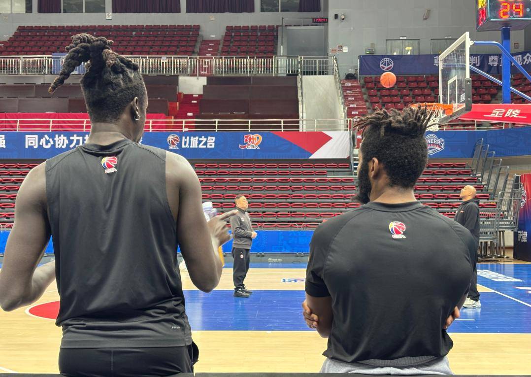 德罗巴官方宣布出色防守新规，西班牙队引发争议！引发球迷热议的简单介绍